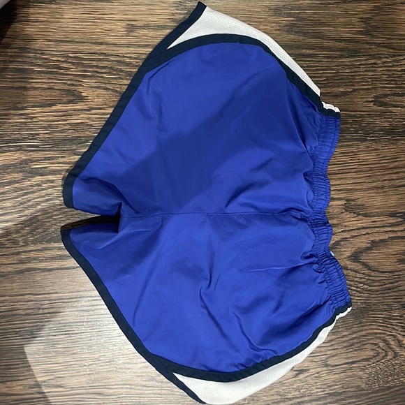 Nike shorts - Picture 2 of 3